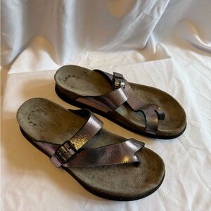 Mephisto Iridescent Purple-Brown Leather Toe-Ring Sandals